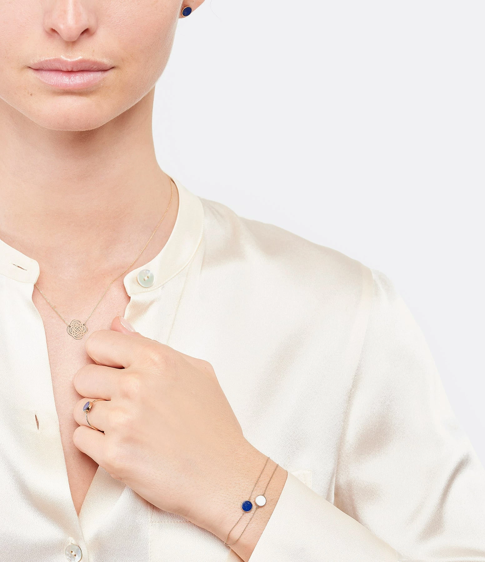 Ginette NY Bague Ever Mini Disc Or Rose Lapis Lazuli 2 Ginette NY Bague Ever Mini Disc Or Rose Lapis Lazuli – Image 2