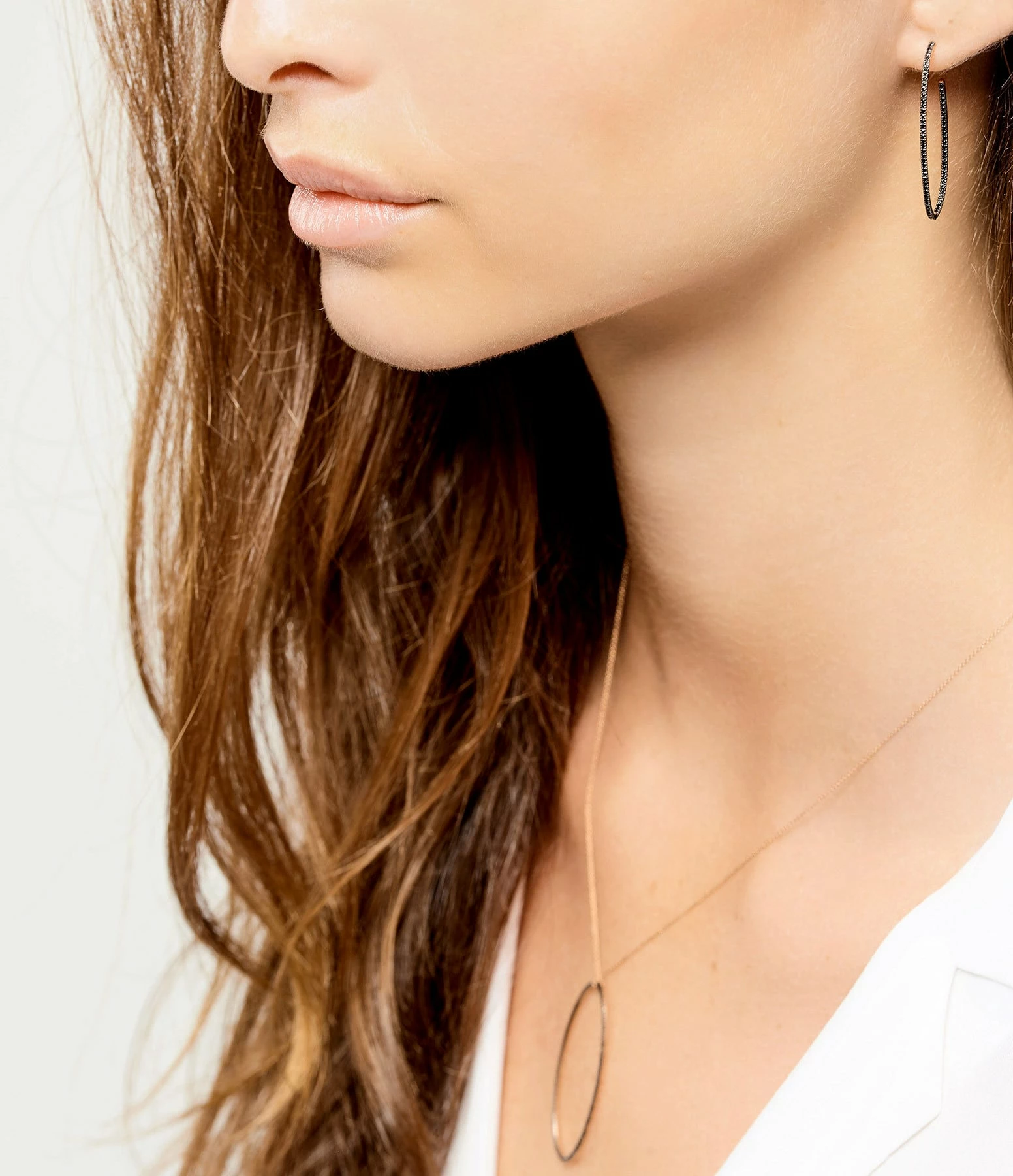 Ginette NY Créoles Ellipses & Sequins Large Or Rose Diamants Noirs 2 Ginette NY Créoles Ellipses & Sequins Large Or Rose Diamants Noirs – Image 2