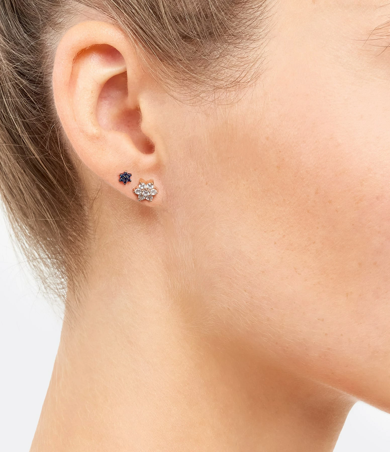 Ginette NY Boucles D'oreilles Mini Star Puces Saphirs Or Rose 2 Ginette NY Boucles D'oreilles Mini Star Puces Saphirs Or Rose – Image 2