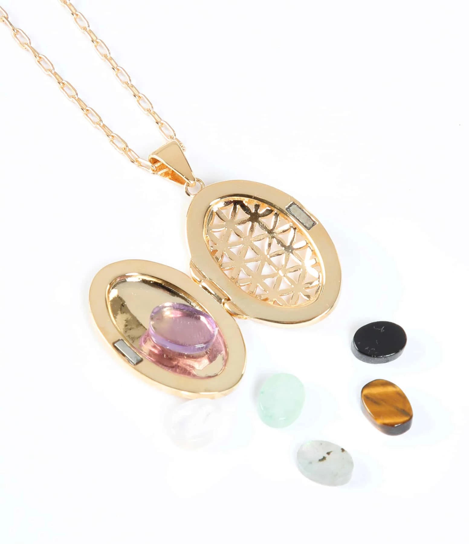 LES FÉLICITÉS Coffret Petit Médaillon Mat 7 Pierres De Protection 2 LES FÉLICITÉS Coffret Petit Médaillon Mat 7 Pierres De Protection – Image 2