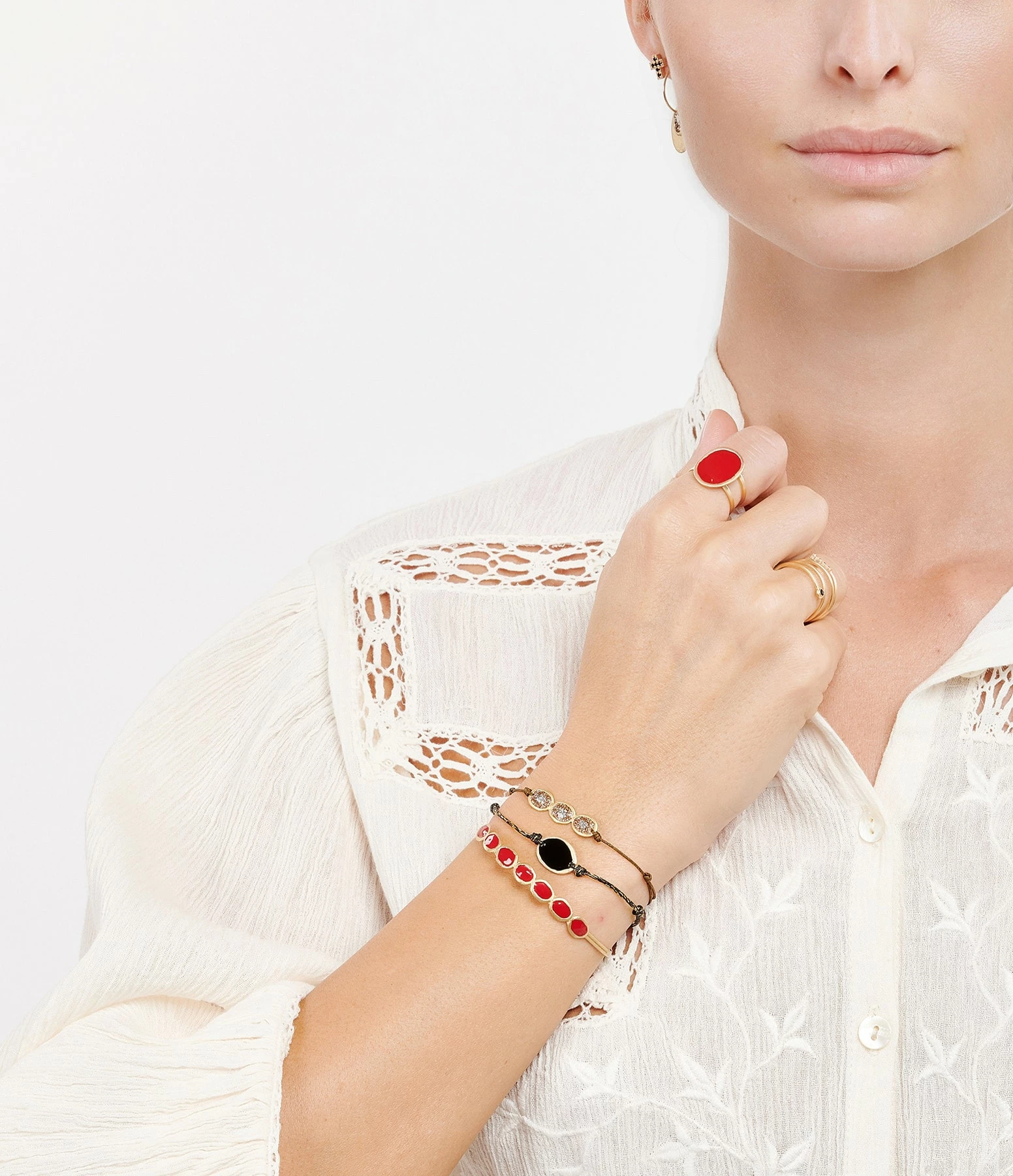 LSONGE Bracelet Cordon Éclat XS 3 Médailles Taupe 3 LSONGE Bracelet Cordon Éclat XS 3 Médailles Taupe – Image 3