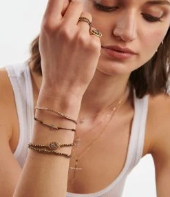 LSONGE Bracelet Croix L Cordon Taupe 5 LSONGE Bracelet Croix L Cordon Taupe -COLLIERS Shop lsong look20221207 117