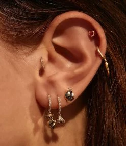 Pamela Love Mini Créole Anémone Diamants Or Jaune (vendue à L'unité) -COLLIERS Shop photojun21 85105pm d3b47358 e132 487b 886c 7813dffffea5 600x