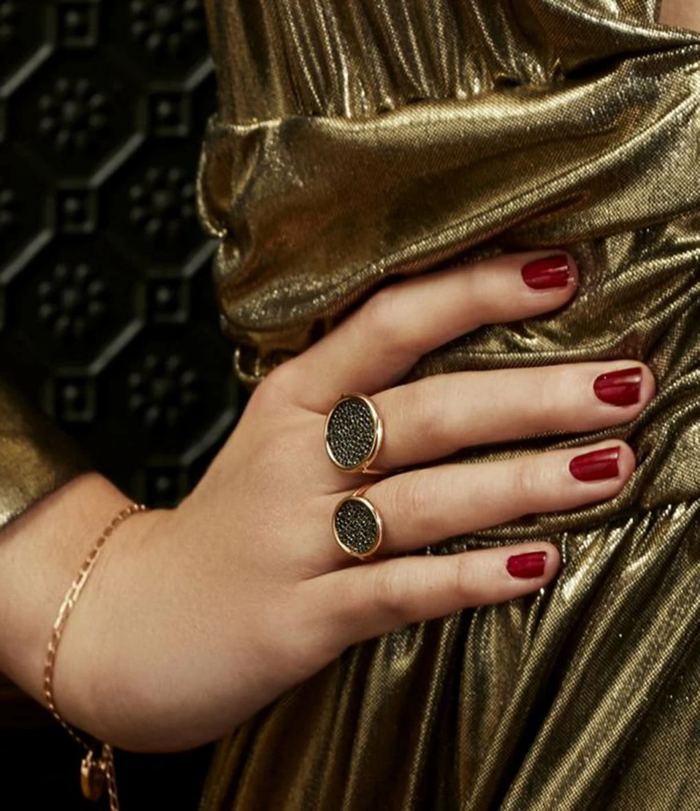 Ginette NY Bague Disc Or Rose Diamants Noirs 3 Ginette NY Bague Disc Or Rose Diamants Noirs – Image 3