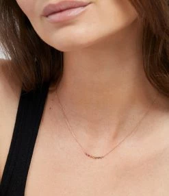 VANRYCKE Collier Stardust Rainbow Or Rose Saphirs Tsavorite 6 VANRYCKE Collier Stardust Rainbow Or Rose Saphirs Tsavorite -COLLIERS Shop vanry look20230224 44