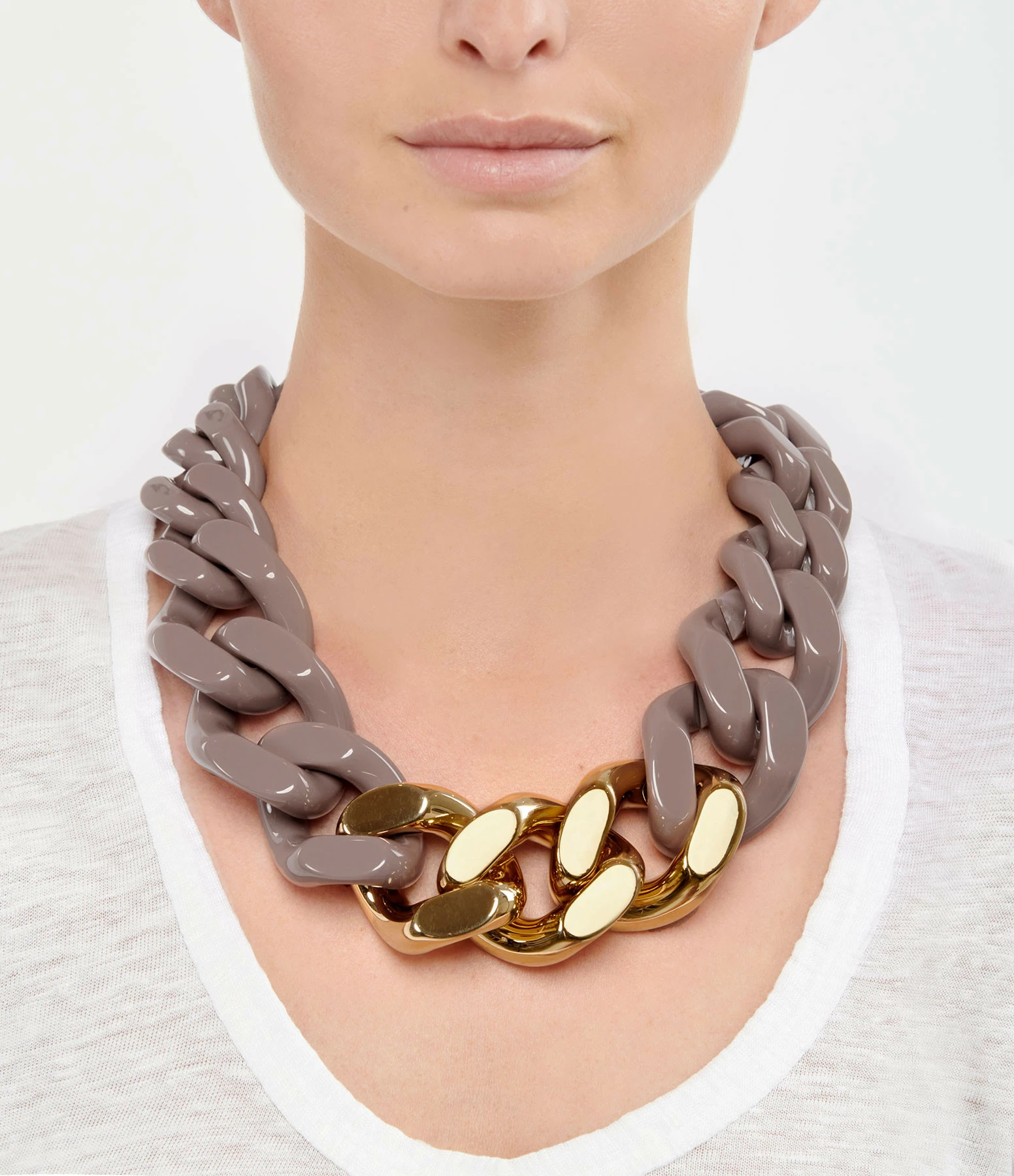 VANESSA BARONI Collier Great Taupe Foncé Doré 3 VANESSA BARONI Collier Great Taupe Foncé Doré – Image 3