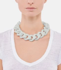 VANESSA BARONI Collier Big Flat Gris 5 VANESSA BARONI Collier Big Flat Gris -COLLIERS Shop vbaro look20210916 299gris